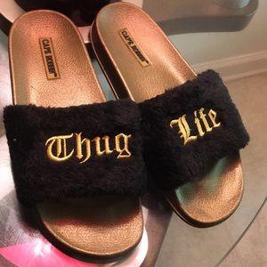 Cape Robbin “Thug Life” slides, sz 7
